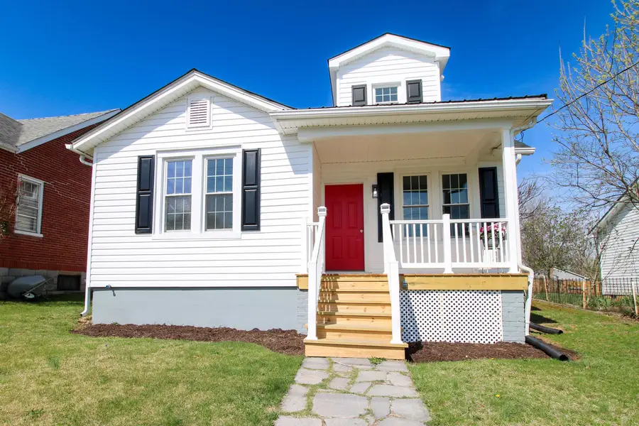 128 S Waverley St, Staunton, VA 24401 - #2