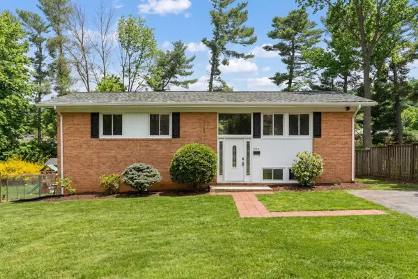 924 Washington Ave, WAYNESBORO, VA 22980