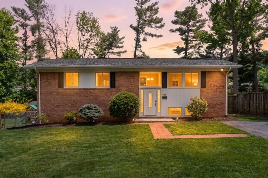 924 Washington Ave, Waynesboro, VA 22980 - #3