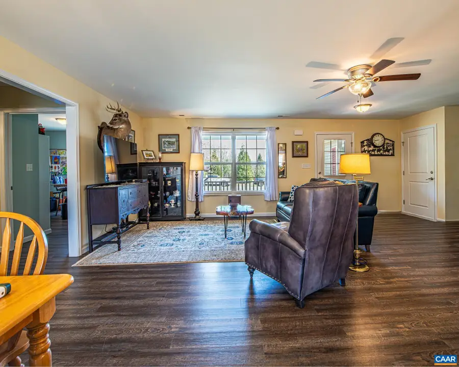 186 Rosewood Dr, Scottsville, VA 24590 - #2