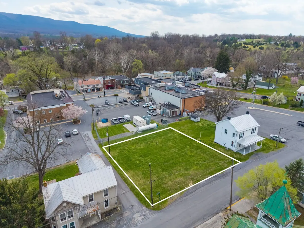 107 S High St, Edinburg, VA 22824 - #1