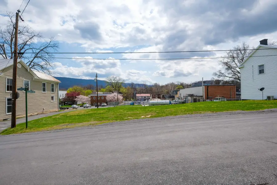107 S High St, Edinburg, VA 22824 - #3