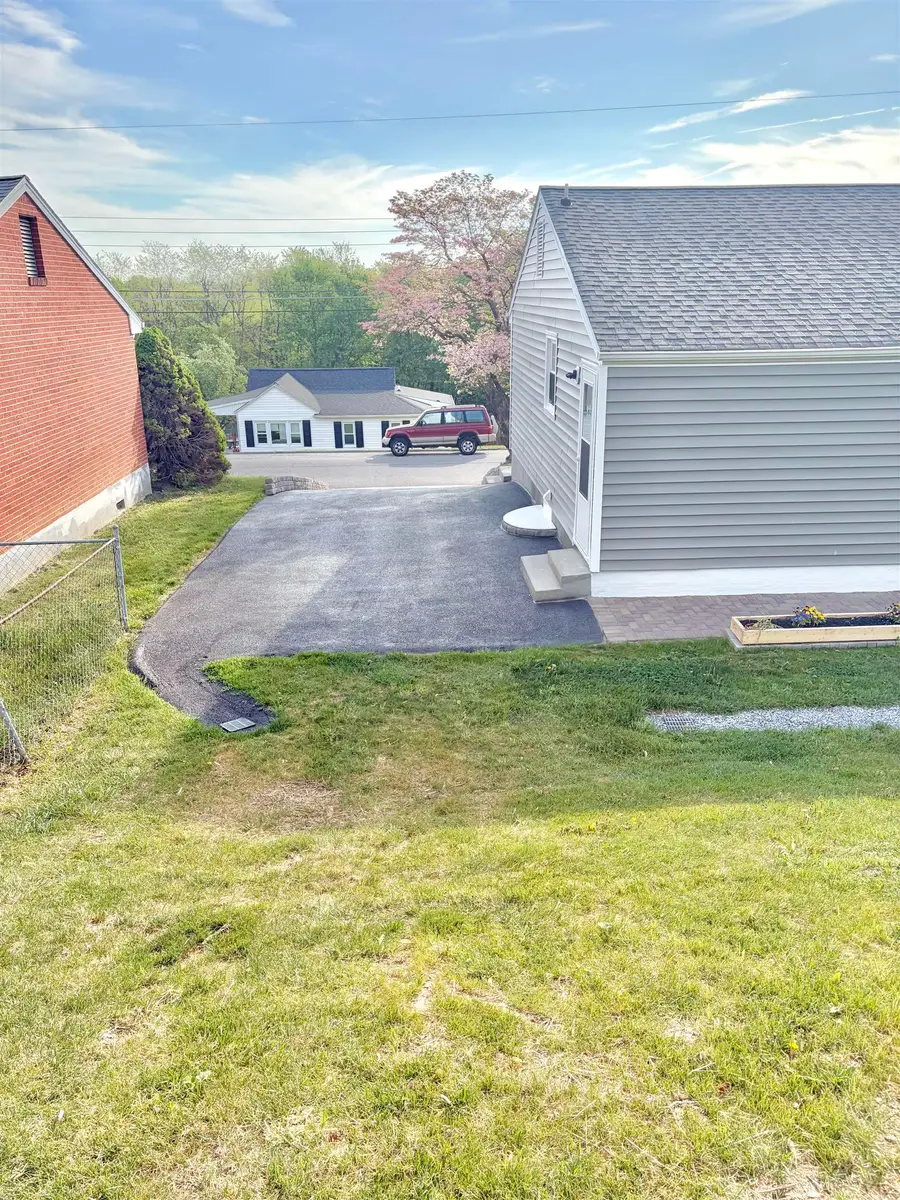 306 Hoover St, Staunton, VA 24401 - #3