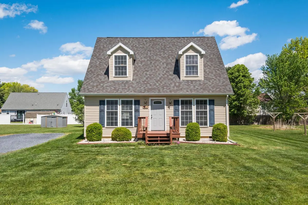 302 16th St, Grottoes, VA 24441 - #1