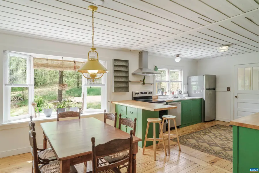 3898 Vineyard Rd, Barboursville, VA 22923 - #2