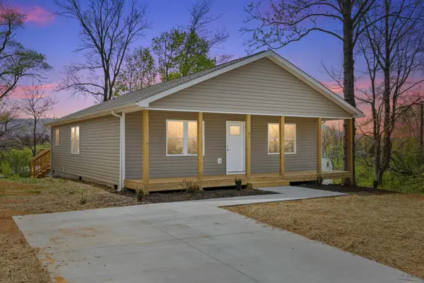 7 West High St, STUARTS DRAFT, VA 24477