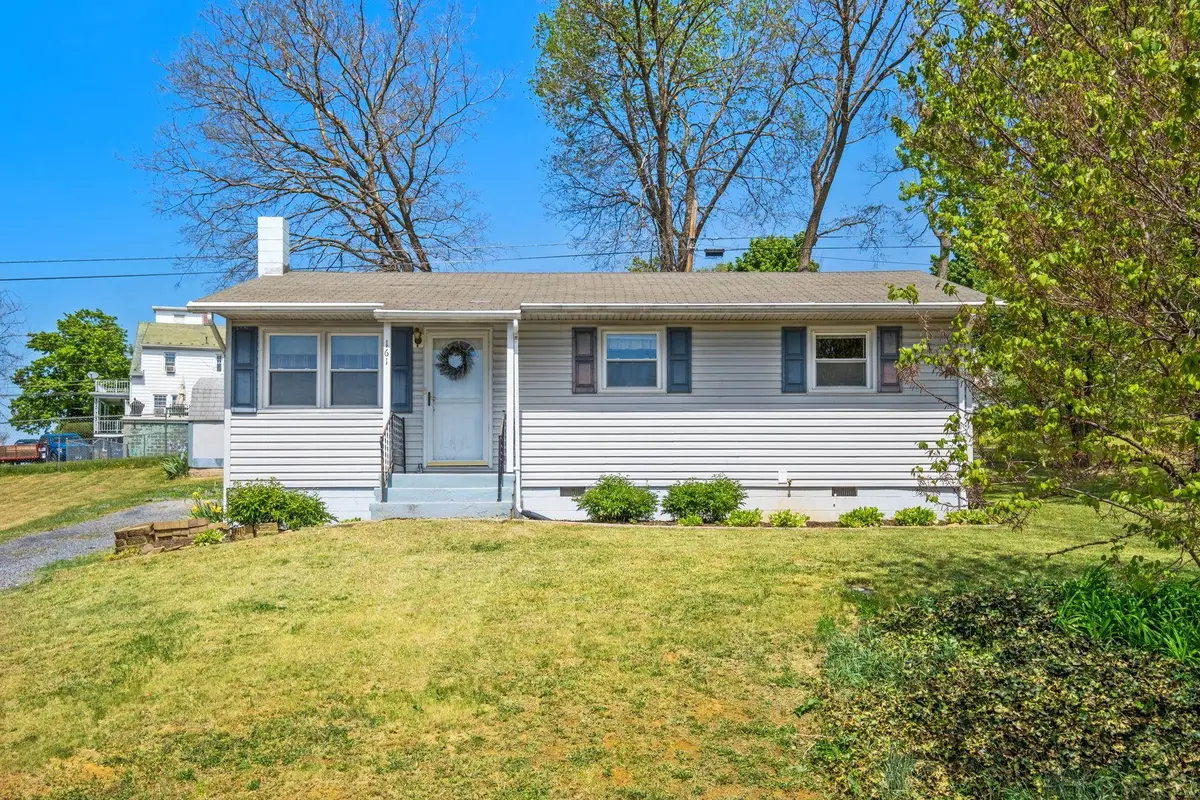 161 E Riverside Dr, Timberville, VA 22853 - #1