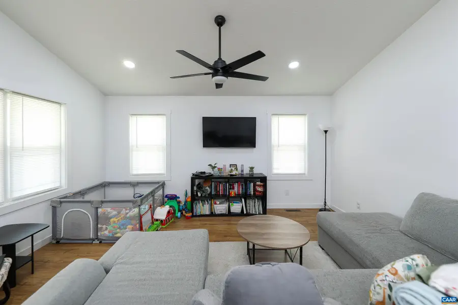 1015 Gardner St, Waynesboro, VA 22980 - #3