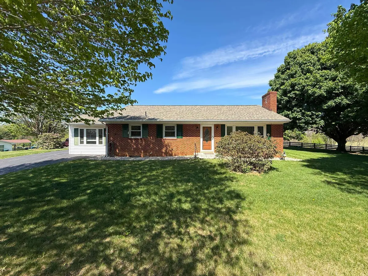 134 Greenville School Rd, Greenville, VA 24440 - #1