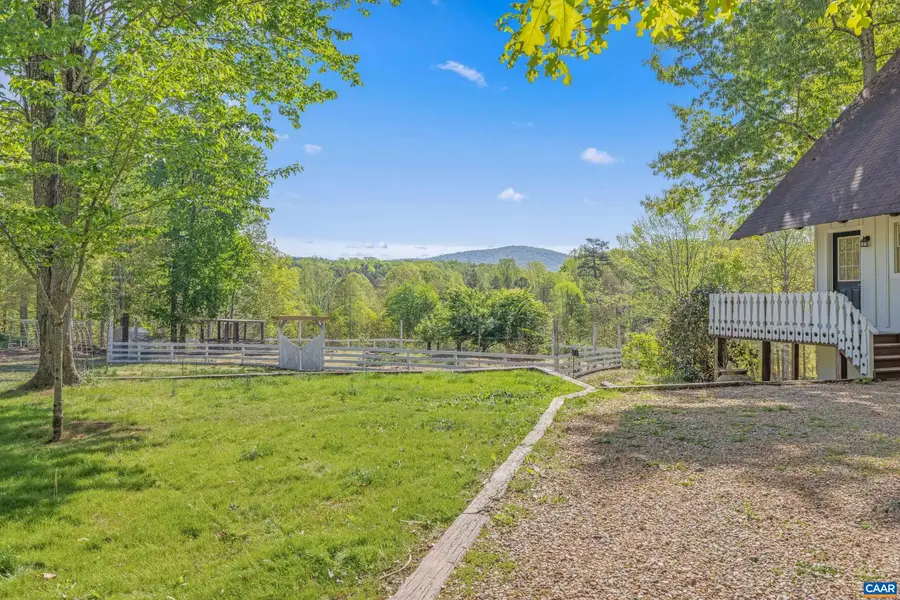 2947 Merrie Meadows Ln, Keswick, VA 22947 - #2