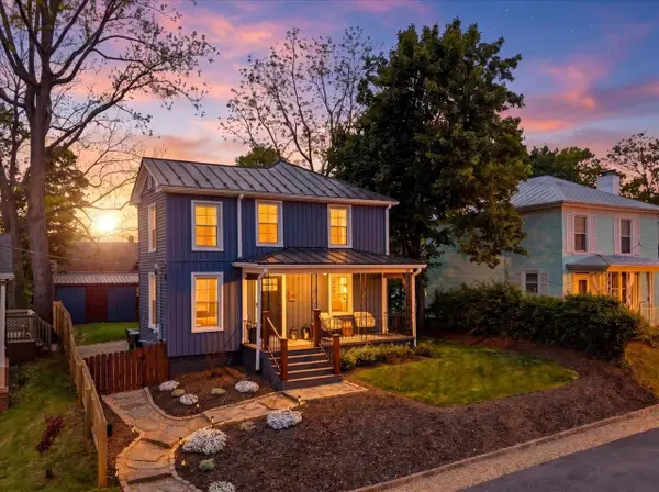 26 Dover St, STAUNTON, VA 24401