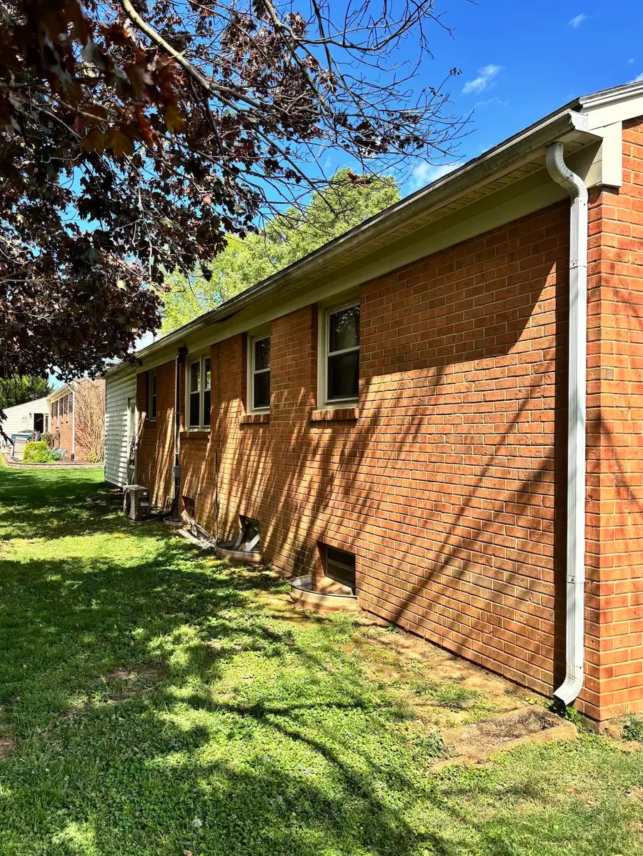 305 N Pope St, Bridgewater, VA 22812 - #2