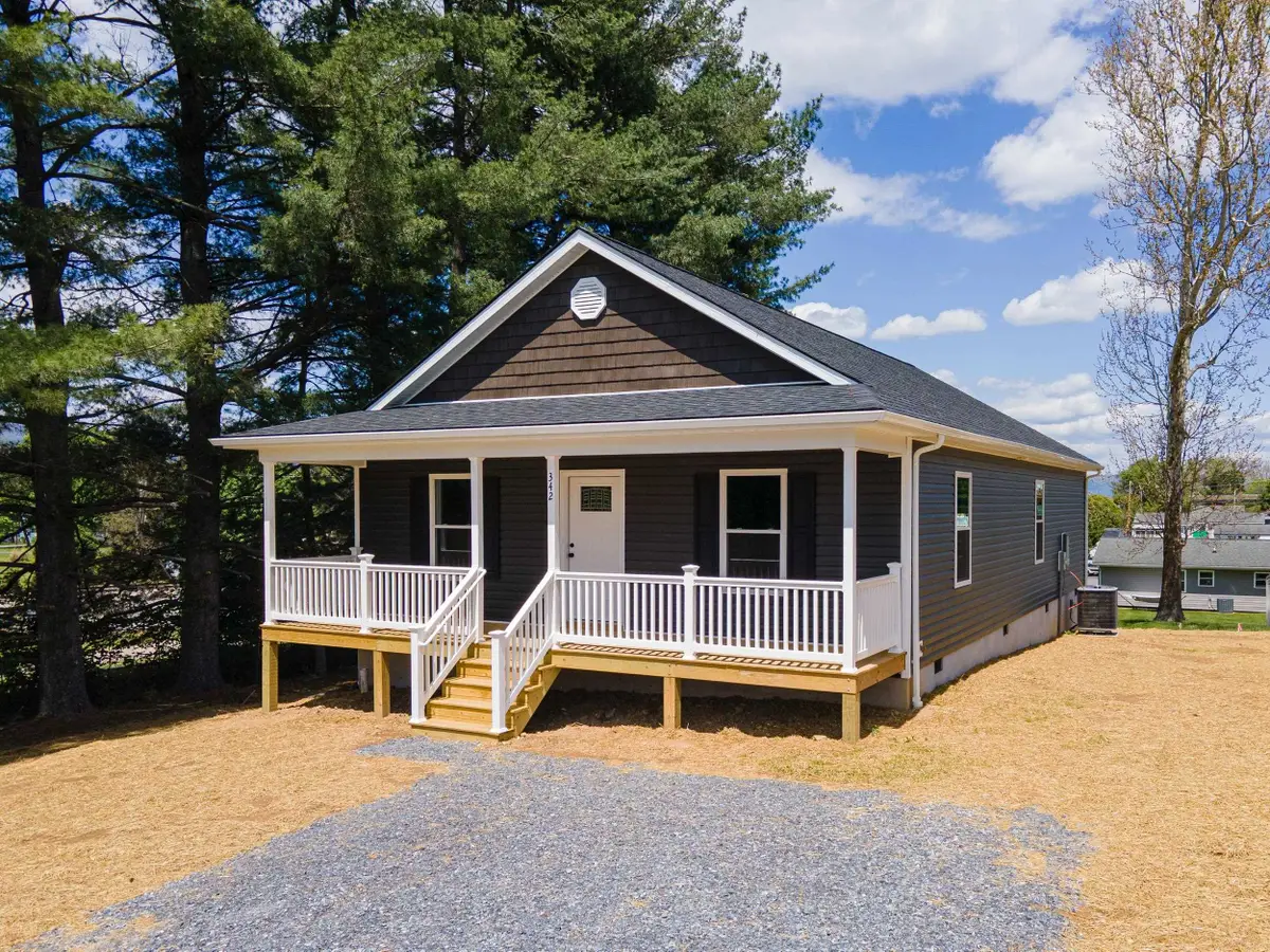 342 W Fairfax Ave, Elkton, VA 22827 - #1