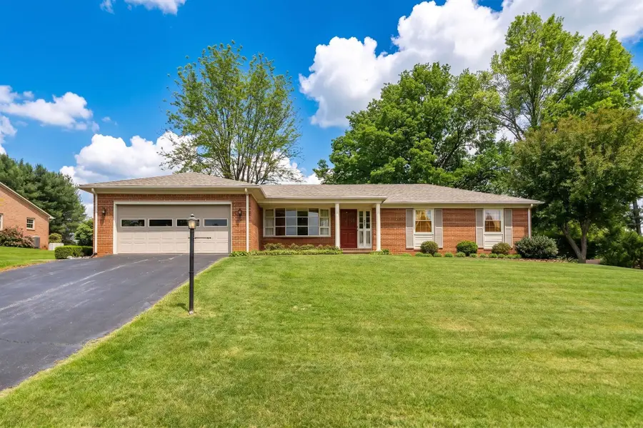 609 Sumter Rd, Waynesboro, VA 22980 - #2