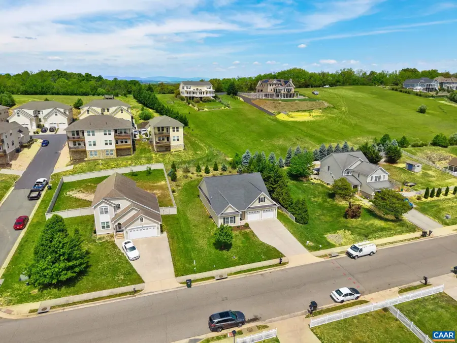 265 Windsor Dr, Fishersville, VA 22939 - #3