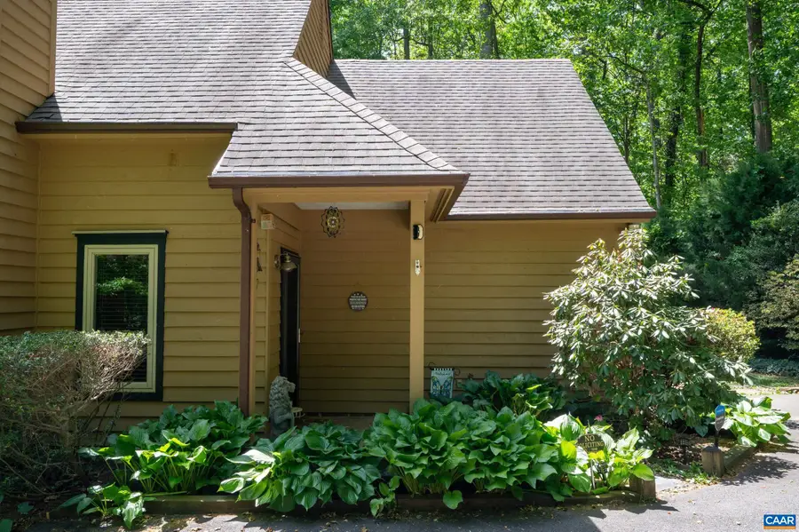 352 Daniels Rd, Barboursville, VA 22923 - #2