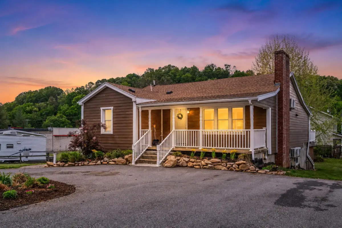 217 W 28th St, Buena Vista, VA 24416 - #1