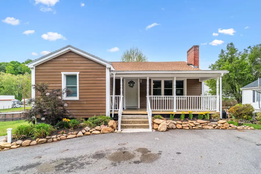 217 W 28th St, Buena Vista, VA 24416 - #2