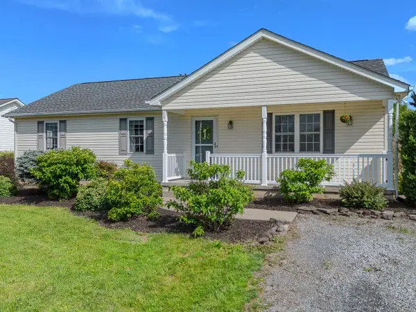 11 Foxhall Ln, WEYERS CAVE, VA 24486