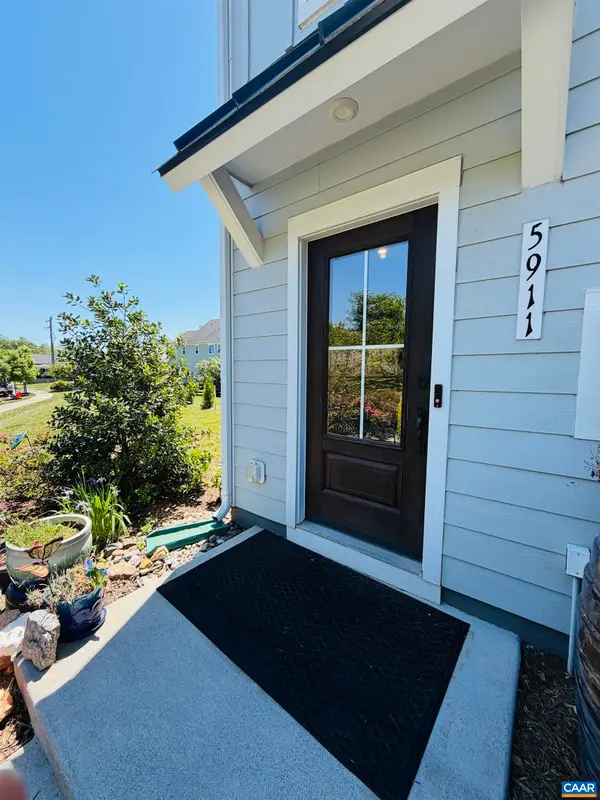 5911 Mccomb St, CROZET, VA 22932