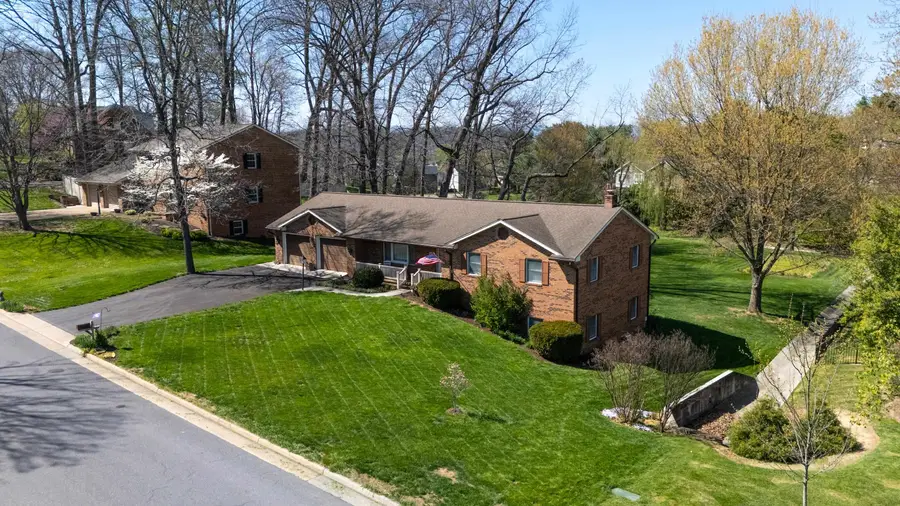 312 Victoria Dr, Bridgewater, VA 22812 - #2