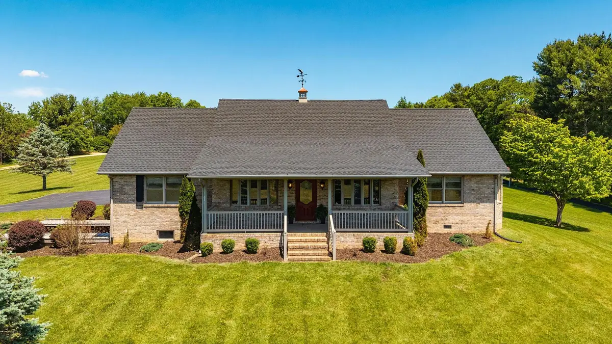 23 Entry School Rd, Waynesboro, VA 22980 - #1