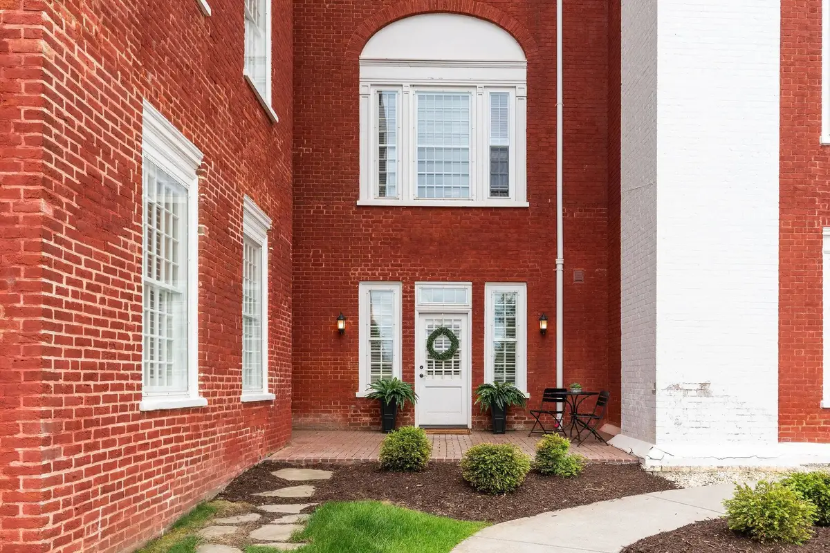100 Village Dr #101, Staunton, VA 24401 - #1