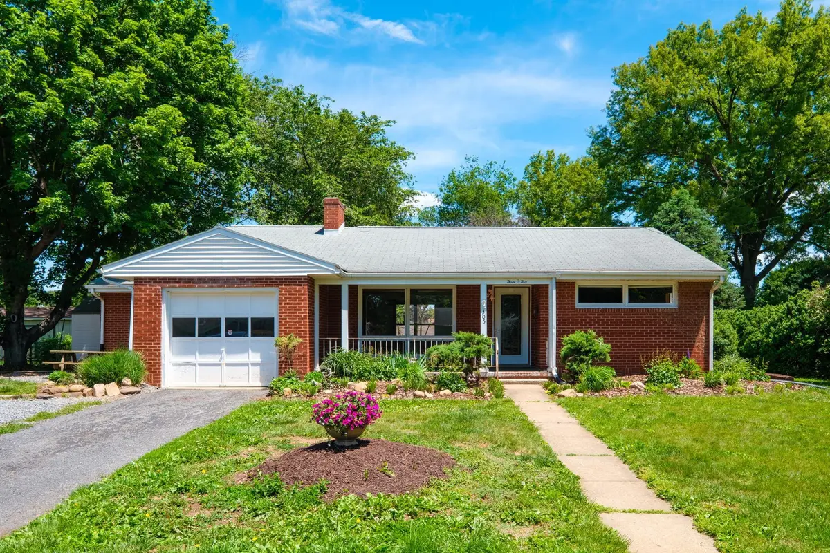 305 High St, Bridgewater, VA 22812 - #1