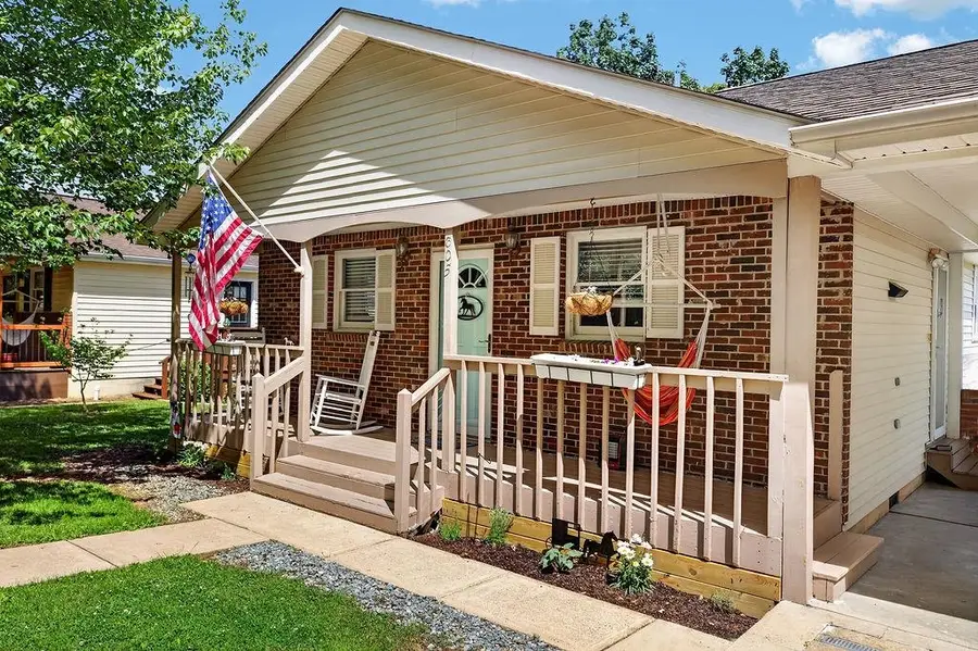 605 Randolph St, Staunton, VA 24401 - #3