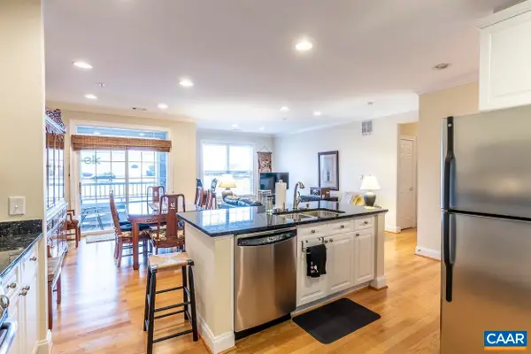 1051 Glenwood Station Ln #104, CHARLOTTESVILLE, VA 22901