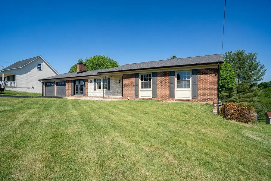 59 Confederate St, Verona, VA 24482 - #2