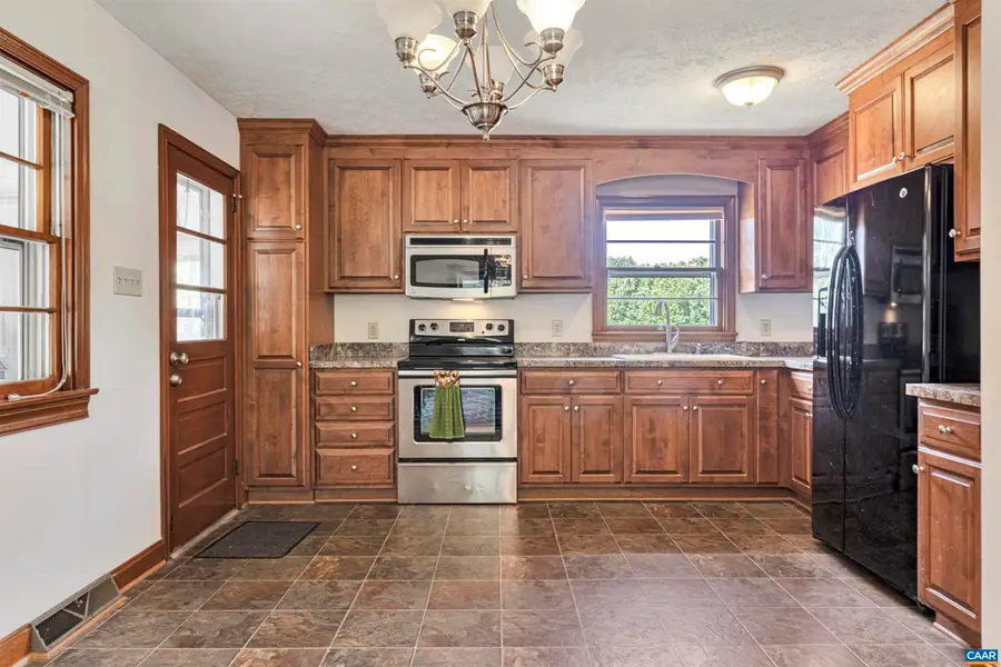 712 Fredericks Hall Rd, Bumpass, VA 23024 - #3