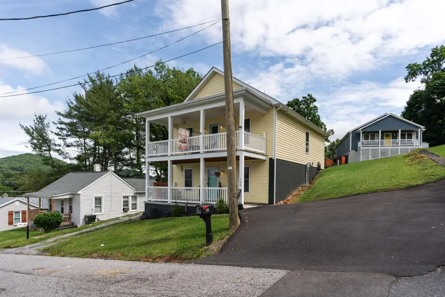 120 W Gay St, Staunton, VA 24401 - #2