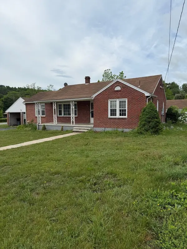 56 N Church St, CRAIGSVILLE, VA 24430