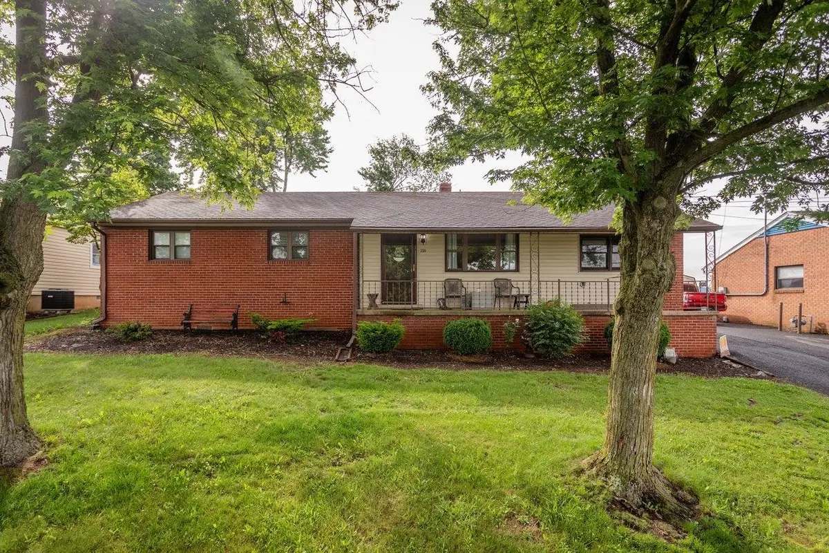 220 Rockingham Dr, Harrisonburg, VA 22802 - #1