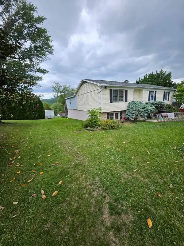 6140 W Donnagail Dr, PENN LAIRD, VA 22846