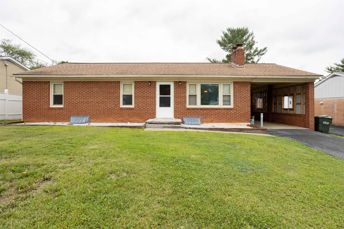211 George St, Staunton, VA 24401 - #1