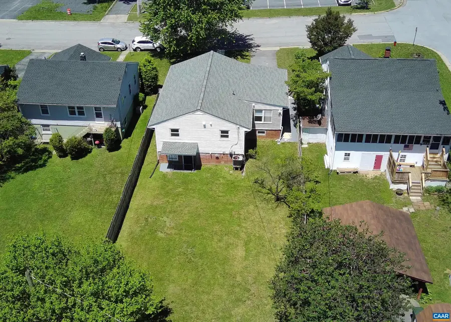 604 Market St, Waynesboro, VA 22980 - #2