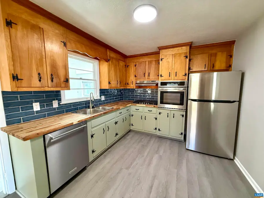 604 Market St, Waynesboro, VA 22980 - #3