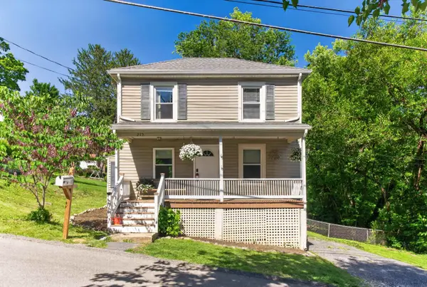 215 Virginia Ave, STAUNTON, VA 24401