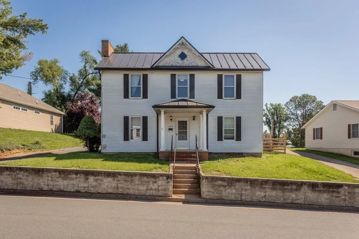 420 W Spring St, Woodstock, VA 22664 - #1