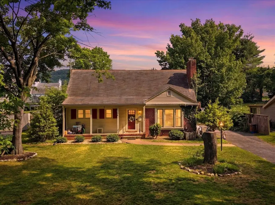 1030 Woodrow Ave, Waynesboro, VA 22980 - #2