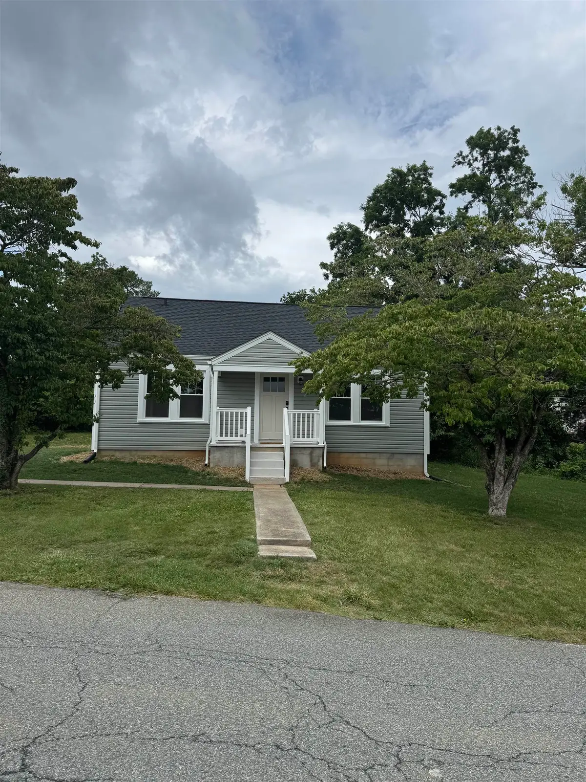 102 Wayne Ave, Staunton, VA 24401 - #1