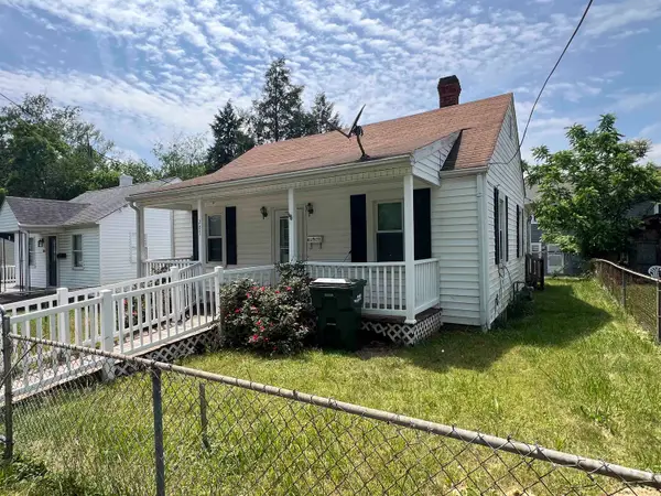 207 N Winchester Ave, WAYNESBORO, VA 22980
