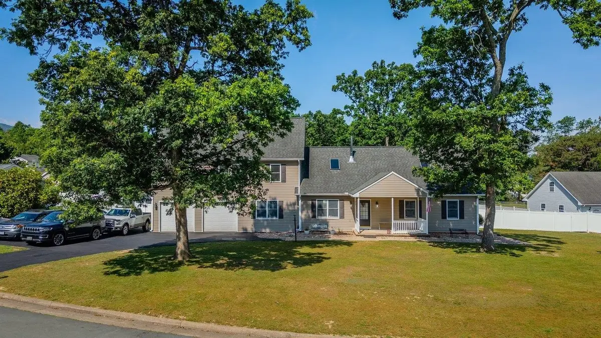 215 Forest Dr, Stuarts Draft, VA 24477 - #1