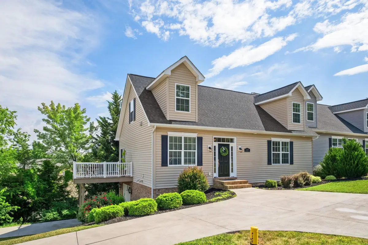 327 Blue Stone Hills Dr, Harrisonburg, VA 22801 - #1