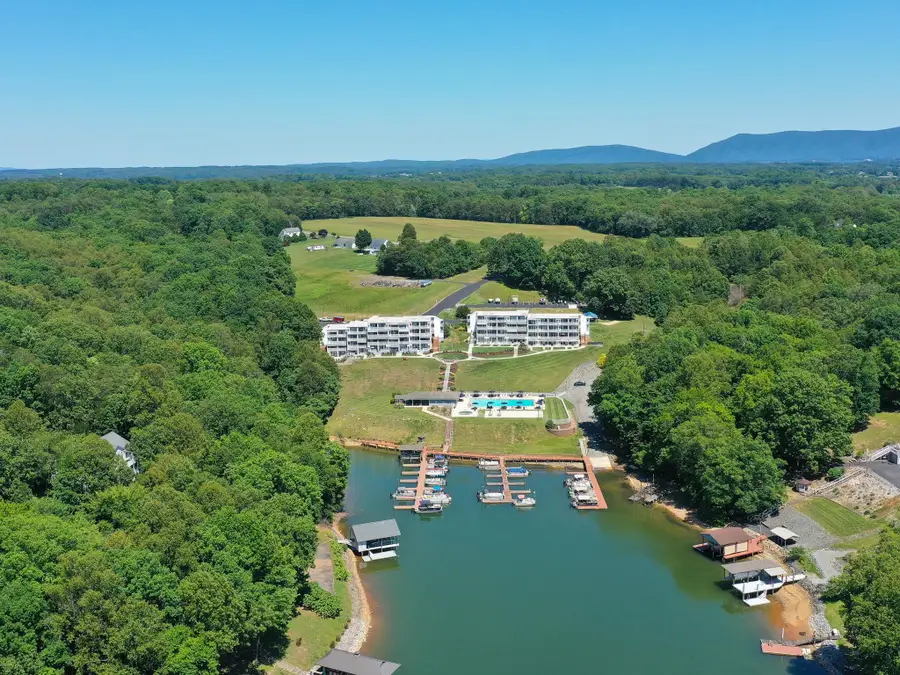 1085 Bluewater Dr #207, Moneta, VA 24121 - #3