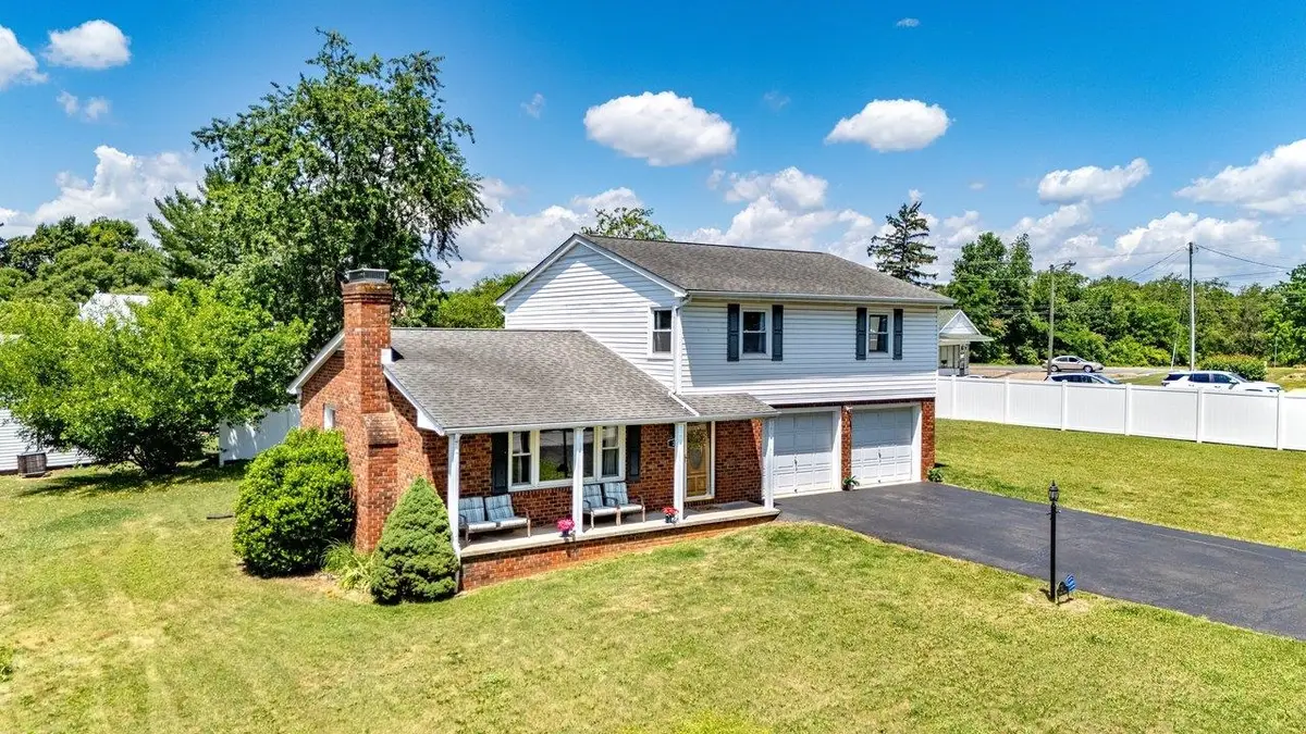 21 Stuart Ave, Stuarts Draft, VA 24401 - #1