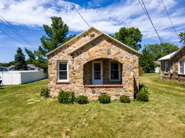 108 Third St, GROTTOES, VA 24441