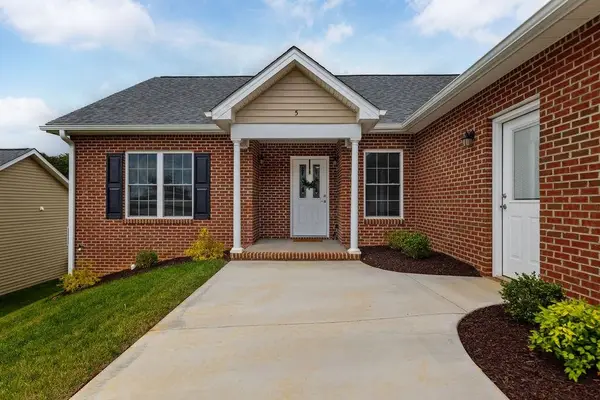 5 River Oak Dr, STAUNTON, VA 24401